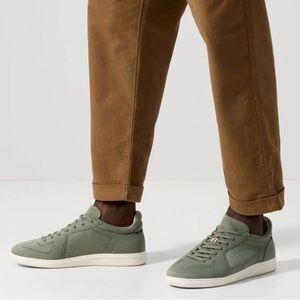 EUC Rothy's RS01 sneaker in the olive color Size 10
